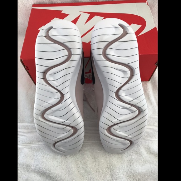 🌸 Women’s Nike shoes 🌸 - Picture 6 of 6